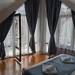 Вилла Deja Vu Private Jacuzzi & Sauna, Fireplace, 3 Bedrooms, Near Bansko