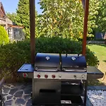 Вилла Deja Vu Private Jacuzzi & Sauna, Fireplace, 3 Bedrooms, Near Bansko *