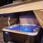 Deja Vu Private Jacuzzi & Sauna, Fireplace, 3 Bedrooms, Near Bansko Вилла *