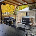Deja Vu Private Jacuzzi & Sauna, Fireplace, 3 Bedrooms, Near Bansko