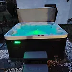 Вилла Deja Vu Private Jacuzzi & Sauna, Fireplace, 3 Bedrooms, Near Bansko *