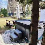 Deja Vu Private Jacuzzi & Sauna, Fireplace, 3 Bedrooms, Near Bansko