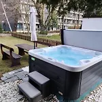 Deja Vu Private Jacuzzi & Sauna, Fireplace, 3 Bedrooms, Near Bansko Villa *