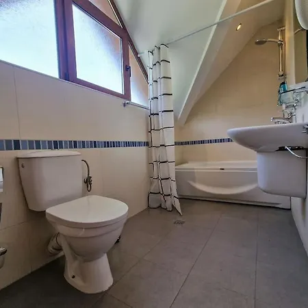 Deja Vu Cozy Mountain Retreat