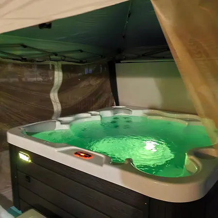 Villa Deja Vu Private Jacuzzi & Sauna, Fireplace, 3 Bedrooms, Near Bansko
