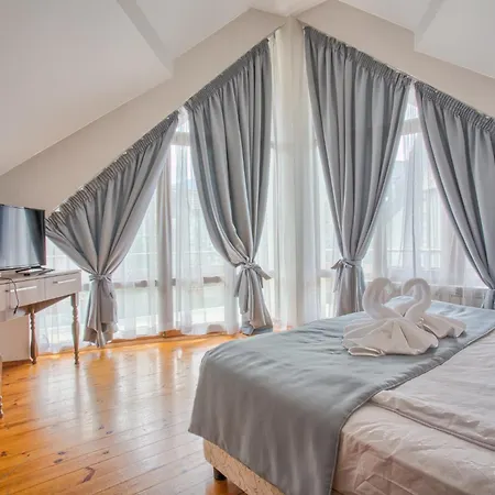Deja Vu Private Jacuzzi & Sauna, Fireplace, 3 Bedrooms, Near Bansko Villa *