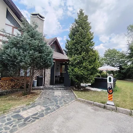 Deja Vu Private Jacuzzi & Sauna, Fireplace, 3 Bedrooms, Near Bansko
