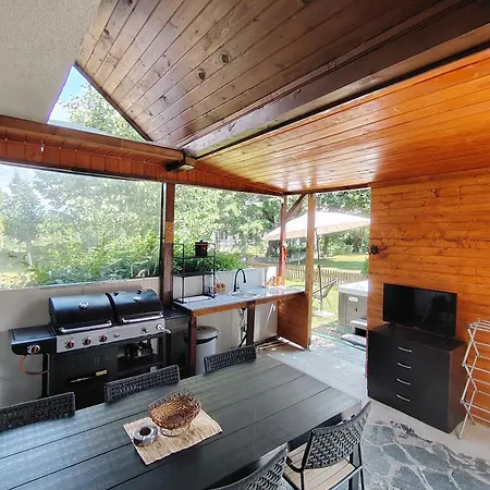 Deja Vu Private Jacuzzi & Sauna, Fireplace, 3 Bedrooms, Near Bansko Villa