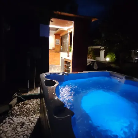 Deja Vu Private Jacuzzi & Sauna, Fireplace, 3 Bedrooms, Near Bansko Разлог